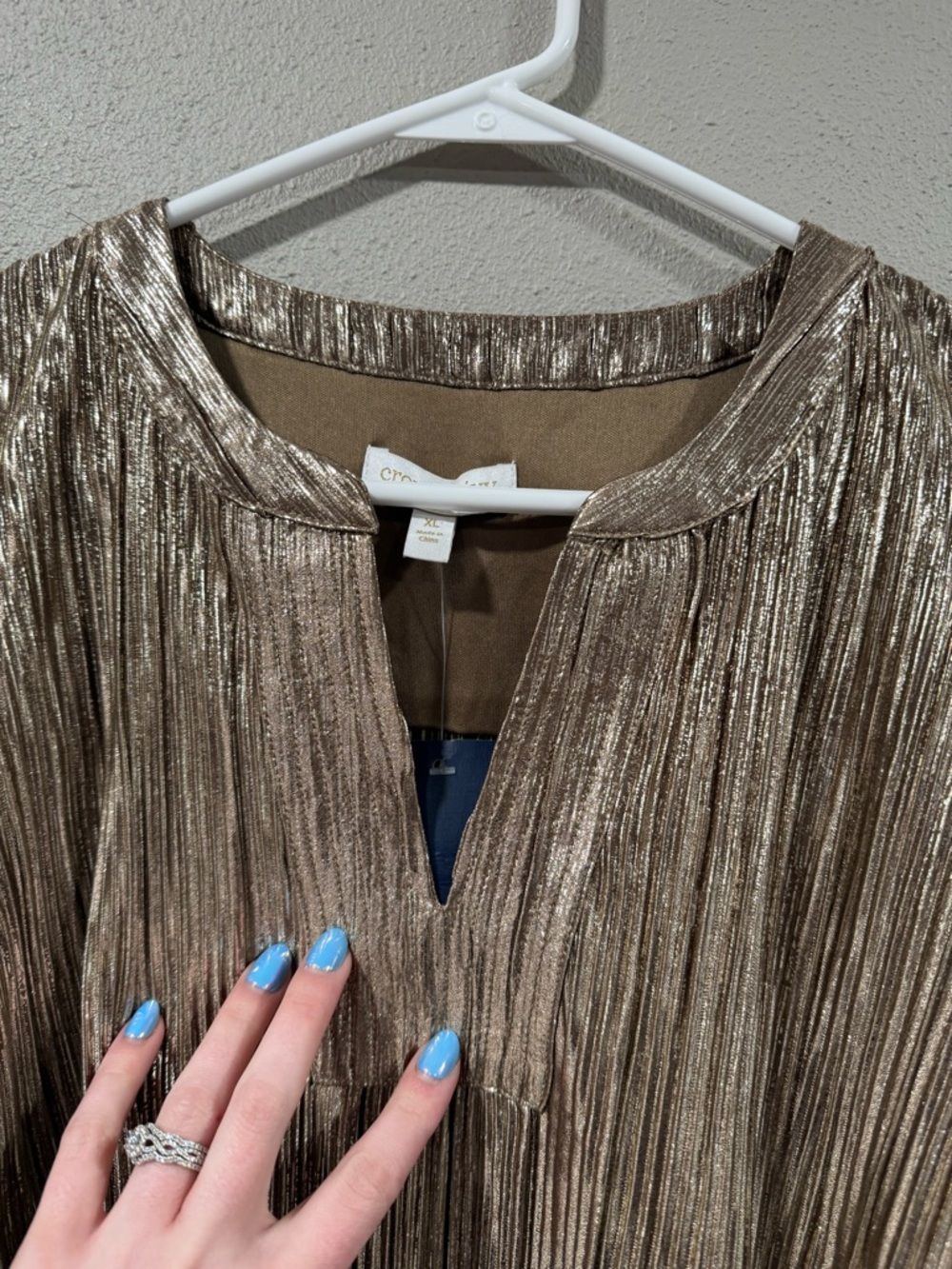 NWT Crown & Ivy Women’s Long Sleeve Split Neck Blouse - Picture 4 of 6
